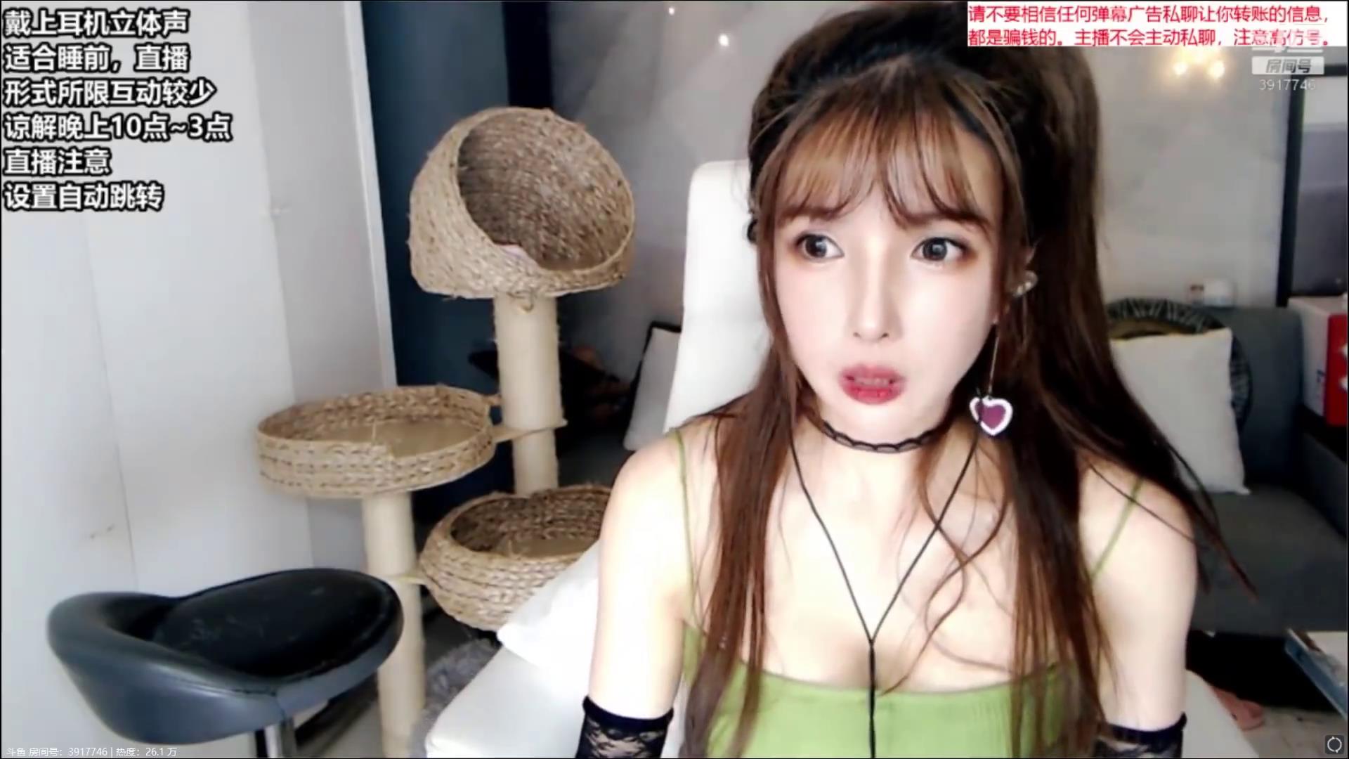Amrr.net - 【ASMR】大艺术嘉 啄木鸟弹舌 水声 耳部按摩[00-10-55][20200909-210401609].jpg