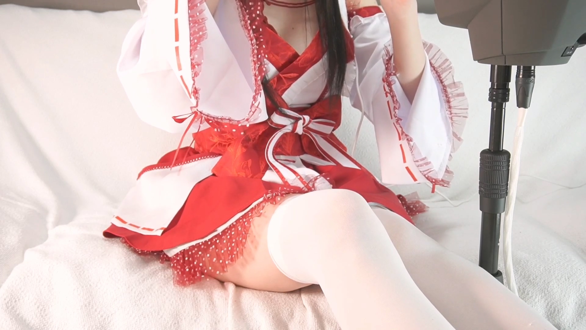 全編無料-巫女服コスプレ-白ニーハイ.mp4_20250129_171814.214.jpg